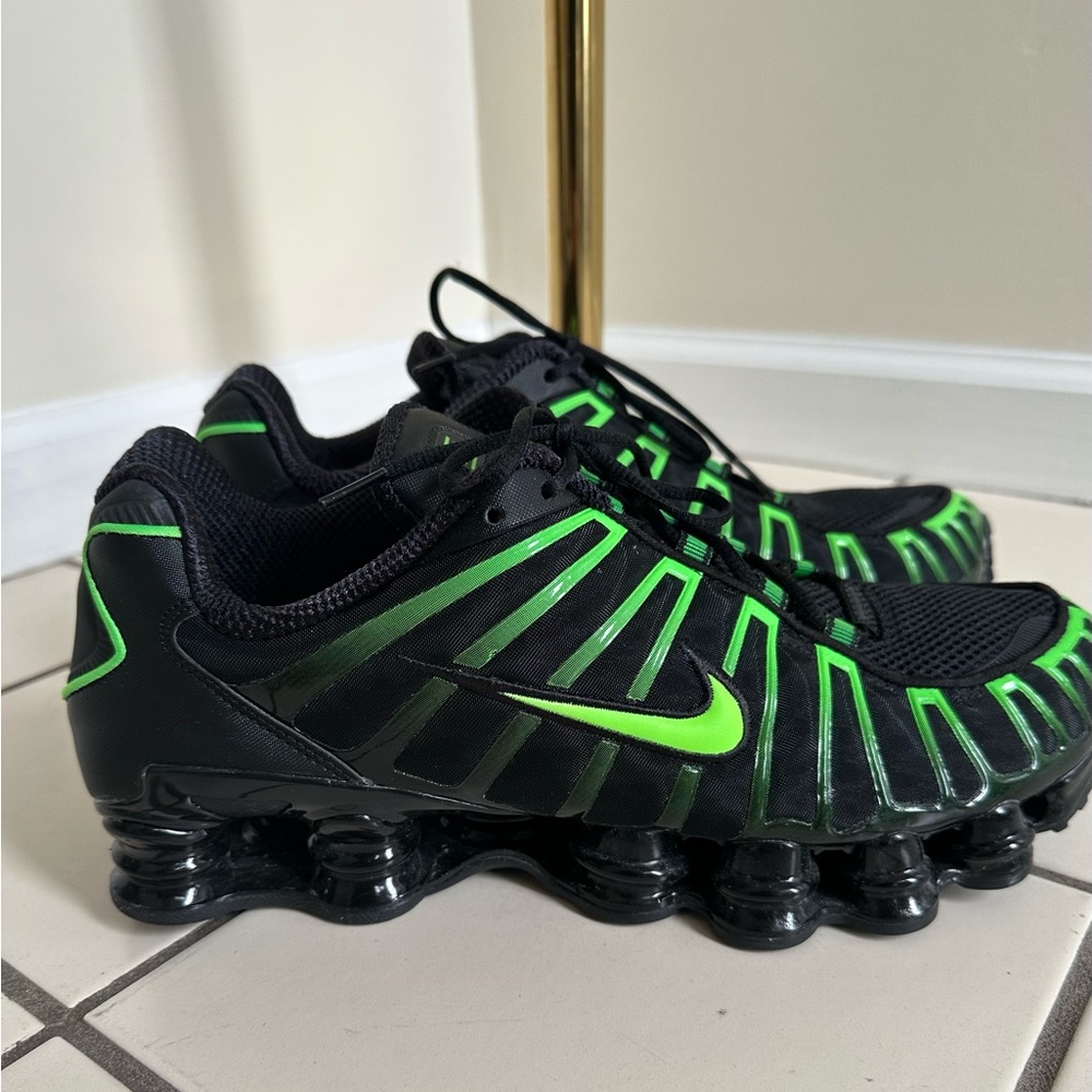 EUC Nike Men’s Shox TL Black/Green Sneakers - Size 11.5 - Picture 3 of 9